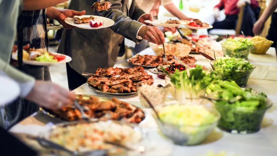 Alimentação: nutricionista explica como aproveitar festas sem culpa