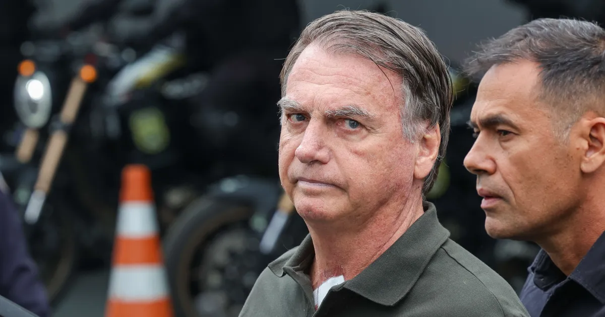 Bolsonaro teve pico de pressão e iniciou tratamento para apneia, diz Carlos