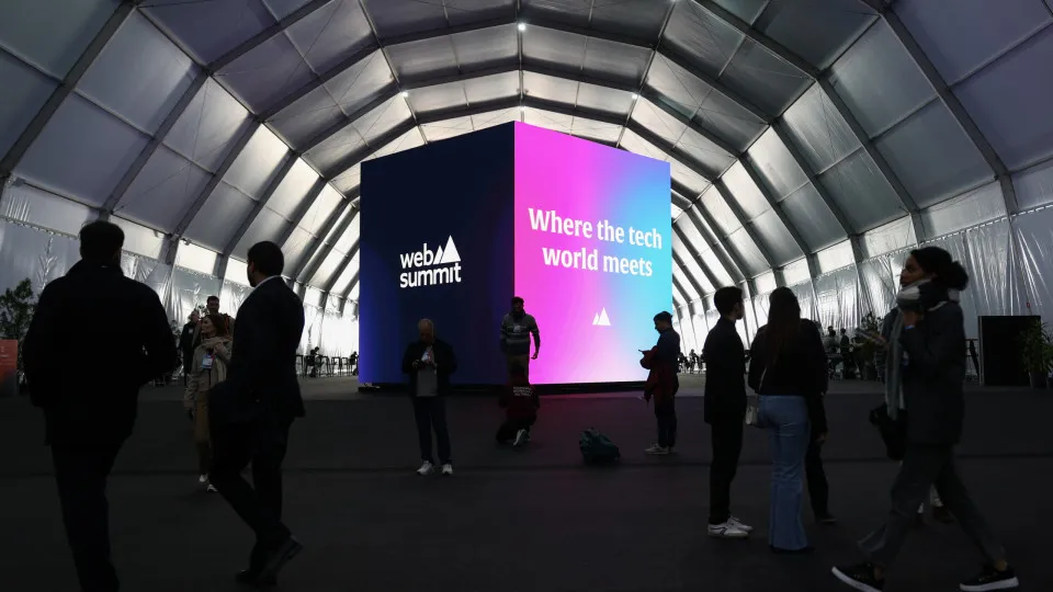 Brasil leva mais de 300 startups para o Web Summit Lisboa 2025