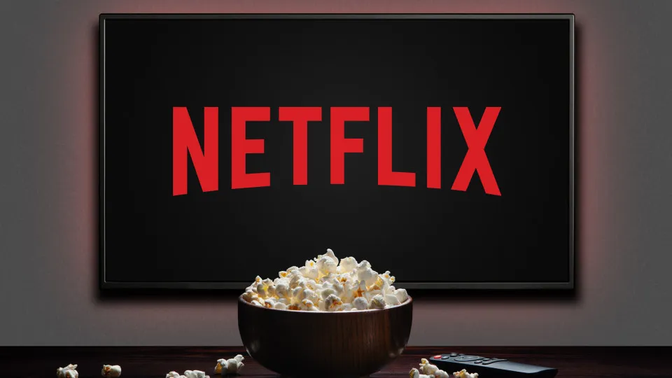 CEO da Netflix diz que filmes da Warner continuarão a estrear no cinema após fusão