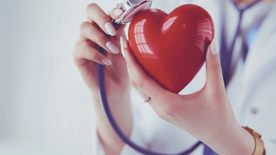 Como manter a pressão arterial sob controle e evitar riscos à saúde
