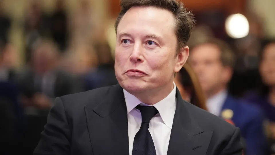 Elon Musk sugere retirar 'sustentável' da missão da Tesla em guinada de discurso