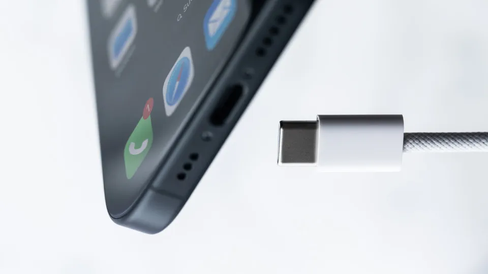 Especialistas explicam a regra 20/80 que protege a bateria do celular