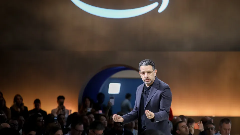 Executivo da Amazon prevê 'morte' dos celulares e aplicativos