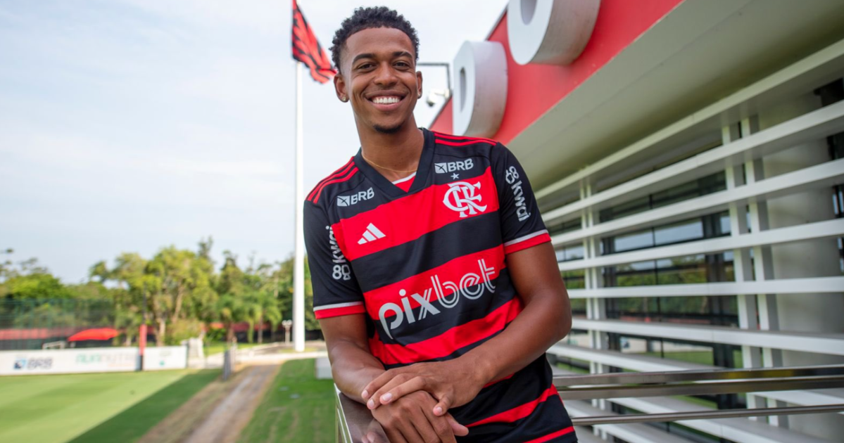 Flamengo acerta mais uma saída e negocia atacante com clube da Série A