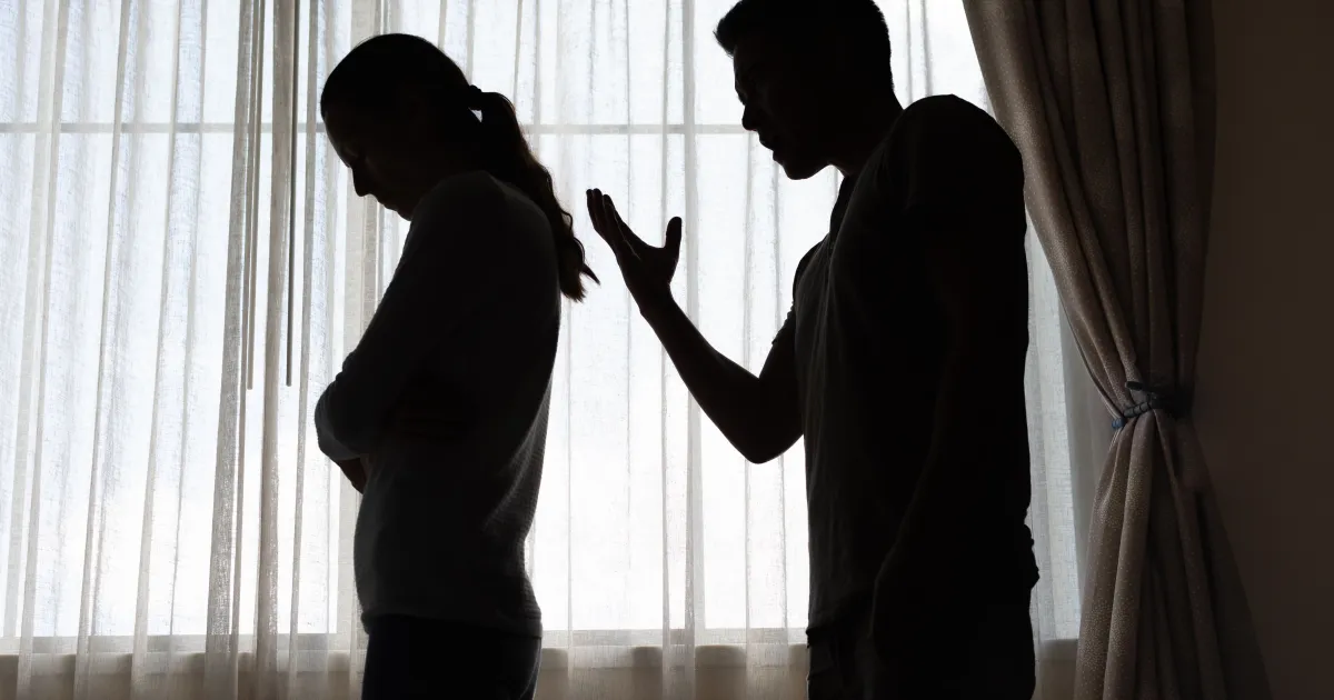 Homem é preso por bater e manter namorada grávida em cárcere privado no RJ