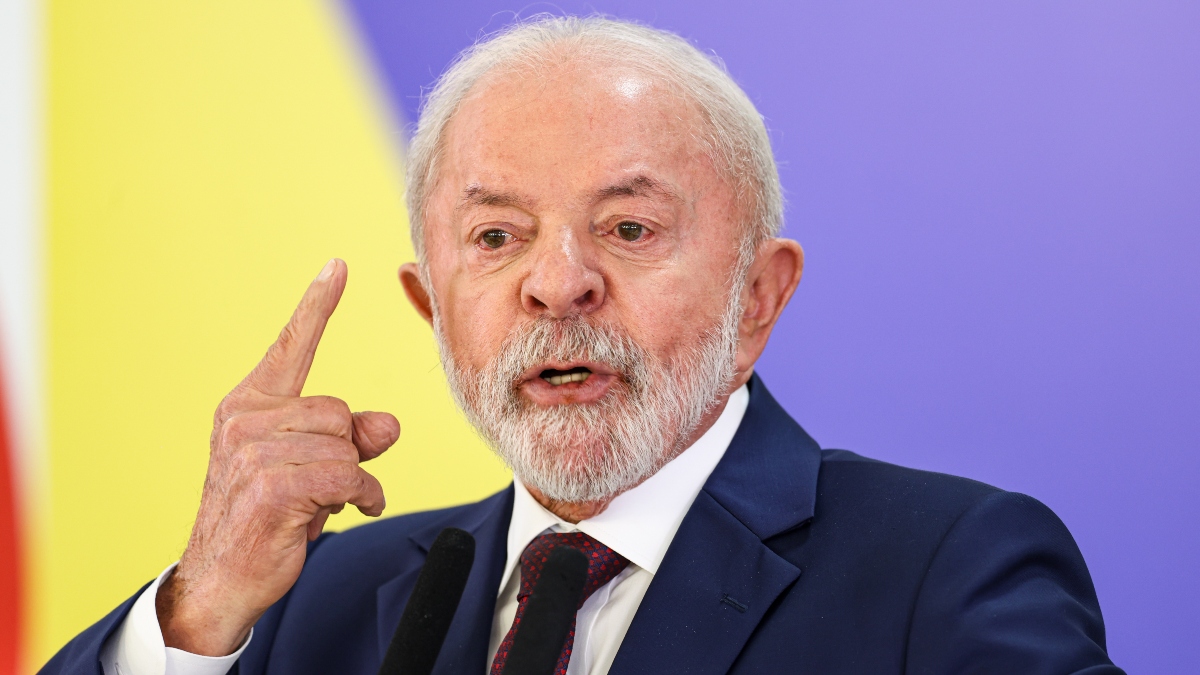Lula descarta privatizar Correios e promete entregar estatal “sarada”