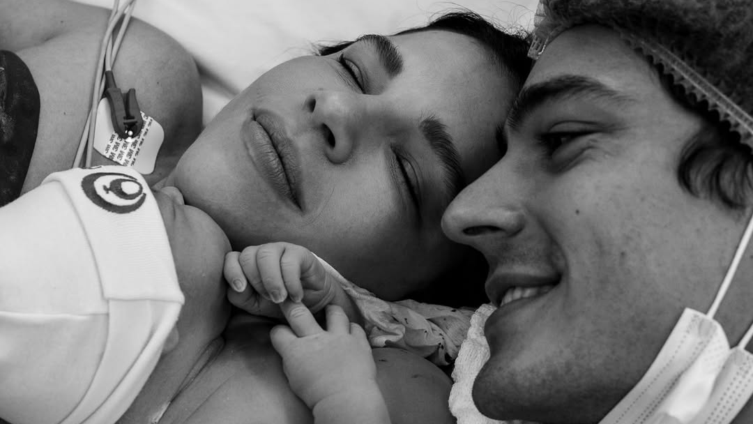 Mariana Rios posa com filho recém-nascido durante Natal; veja