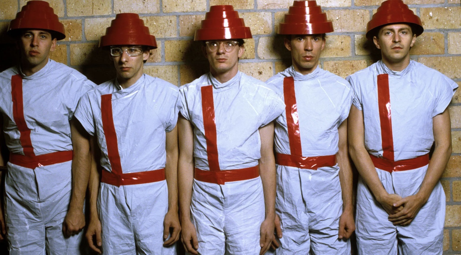 Na Netflix, “Devo” conta a história da banda mais maluca do rock