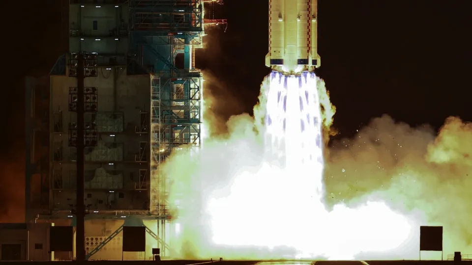 Nave chinesa Shenzhou-21 acopla à estação Tiangong após novo recorde