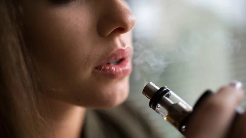 Nicotina é tóxica para o coração em vapes, narguilés ou cigarros, concluem pesquisadores