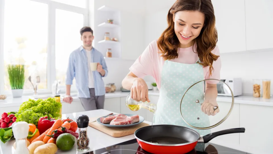 Nutricionistas revelam qual é a melhor gordura para cozinhar em casa