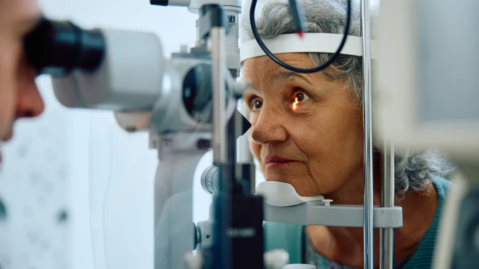 Os sintomas de colesterol pouco conhecidos que aparecem nos olhos