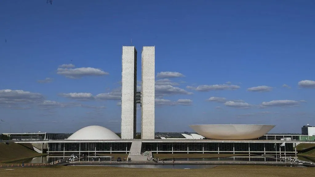 PL mira eleger até 115 deputados e 20 senadores em 2026