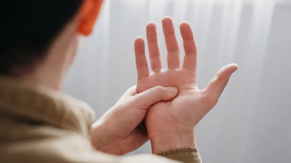 Primeiros sinais que indicam que uma pessoa está com Doença de Parkinson