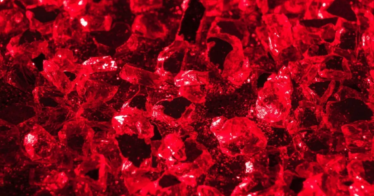 Saiba qual é a pedra regente de 2026 e como usar o cristal para proteção