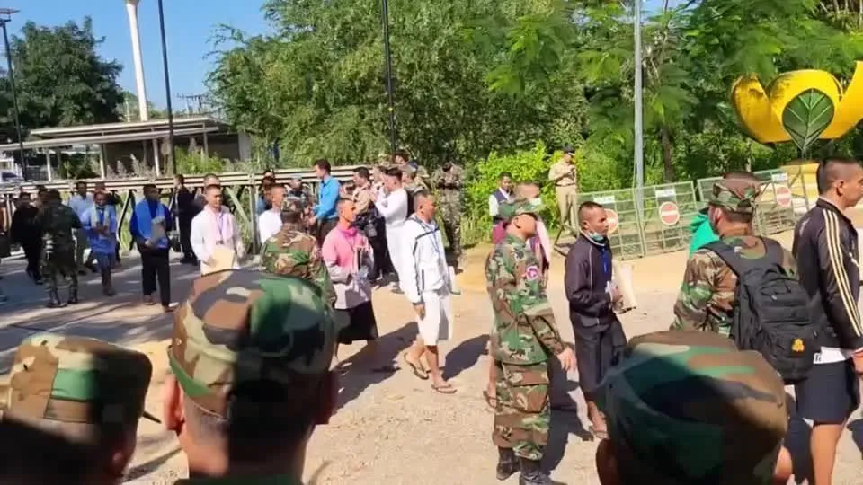 Tailândia liberta soldados cambojanos sob novo acordo de cessar-fogo