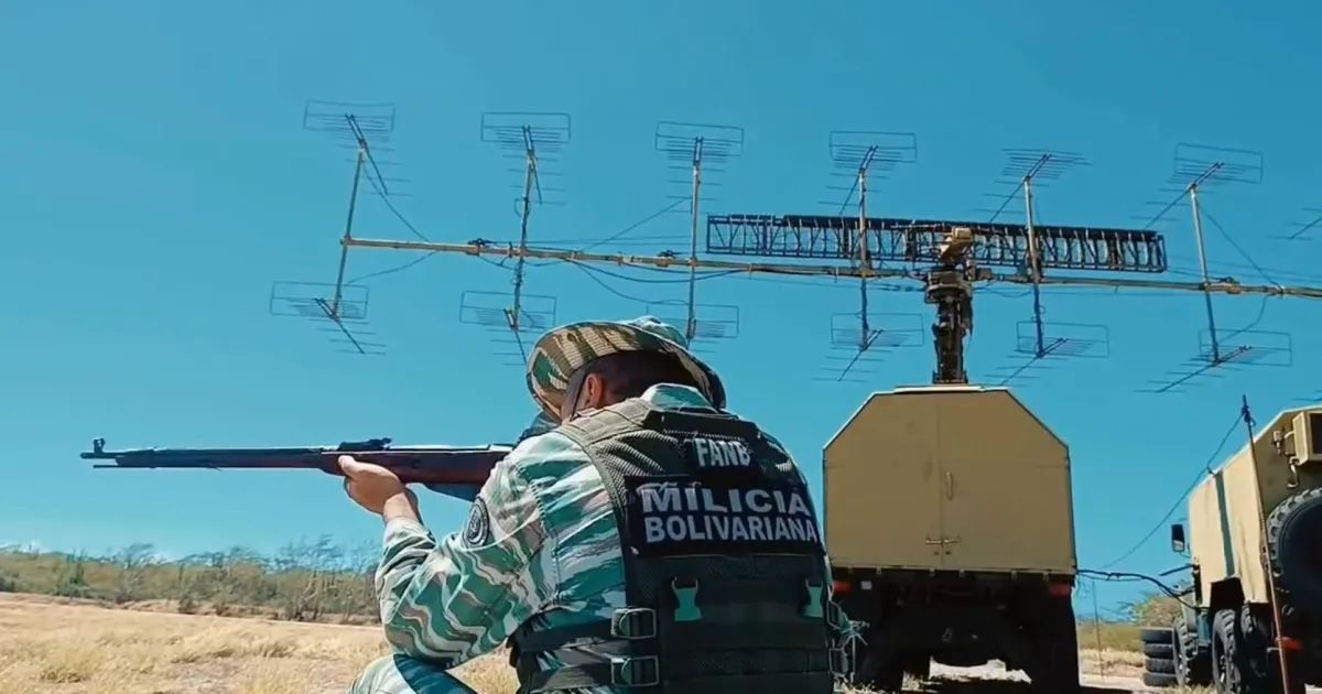 Venezuela: Militares protegem instalações de petróleo durante crise com EUA