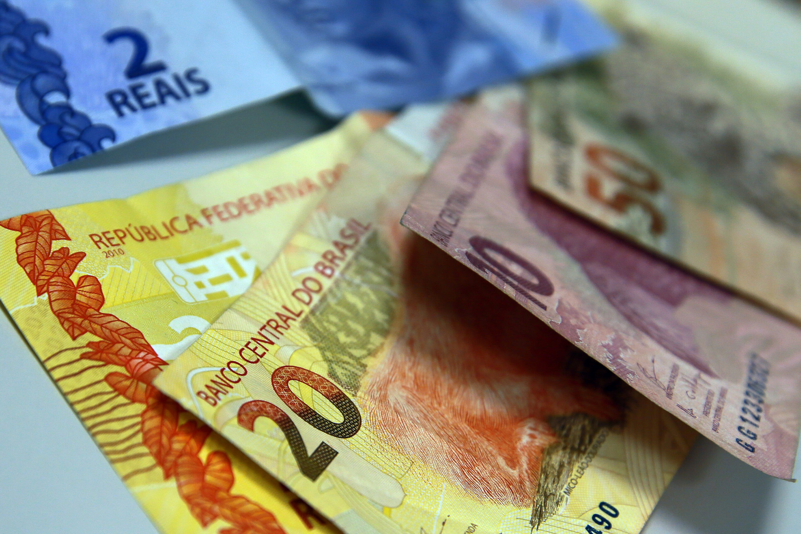 Versão final do orçamento é aprovada com R$ 50 bi para emendas