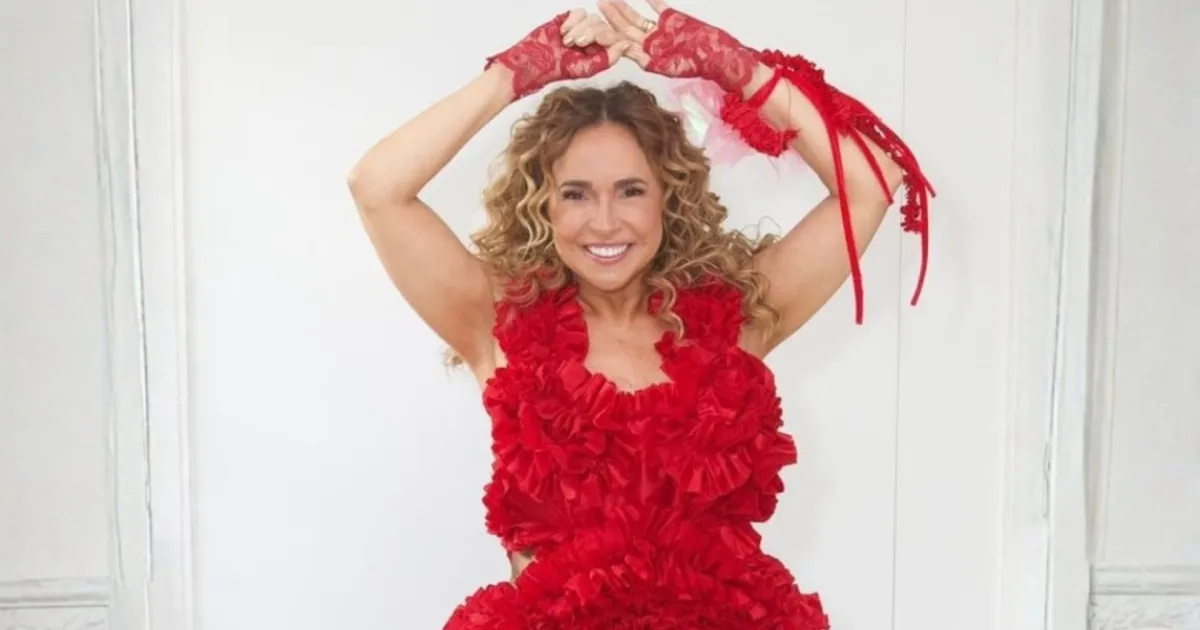 À CNN, Daniela Mercury celebra 10 anos de bloco no Carnaval de São Paulo