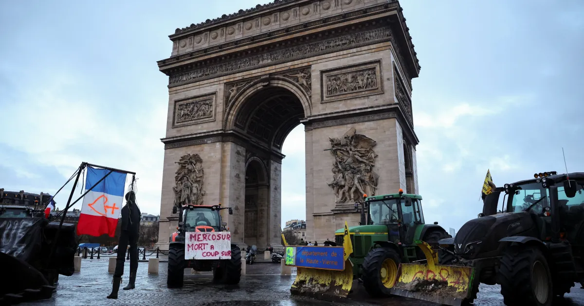 Agricultores bloqueiam ruas de Paris em protesto contra acordo com Mercosul