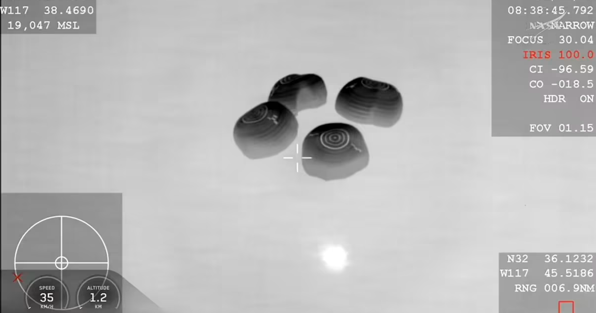 Astronautas chegam à Terra após deixar Estação Espacial por problema médico