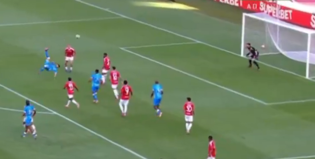 Atacante marca golaço de bicicleta contra o Inter no Beira-Rio; veja