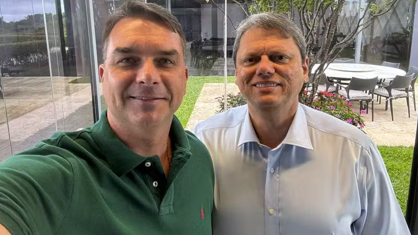 Bolsonaro quer Tarcísio engajado na campanha de Flávio