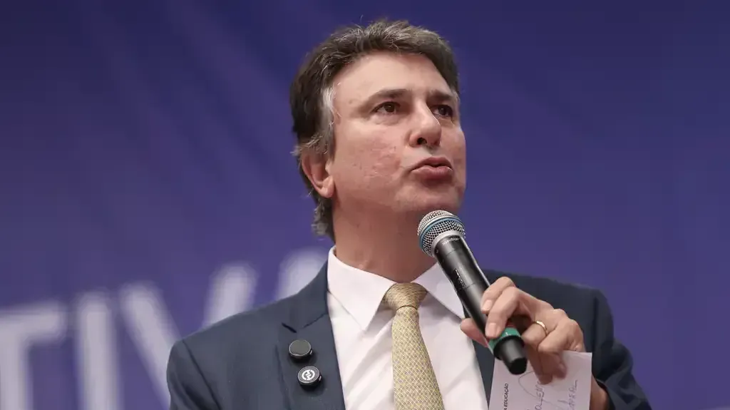 Camilo Santana reforça coro por candidatura de Haddad em São Paulo