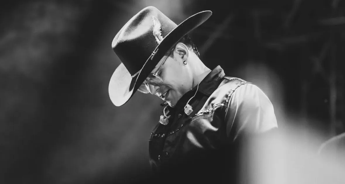 Cantor colombiano Yeison Jiménez morre em acidente aéreo