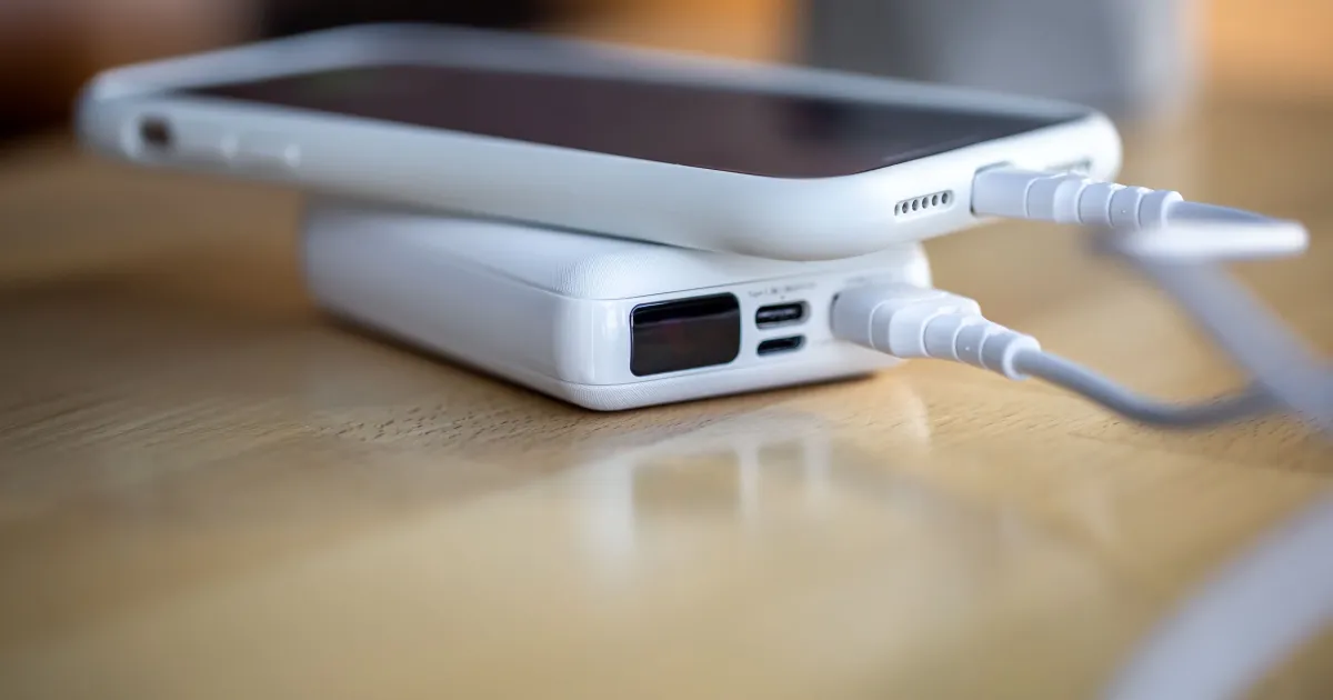 Carregadores falsos atrapalham a carga do celular? Entenda