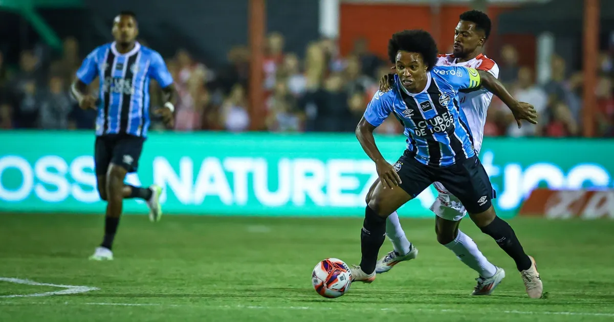 Com estrela de Carlos Vinicius, Grêmio bate Guarany de Bagé pelo Gauchão