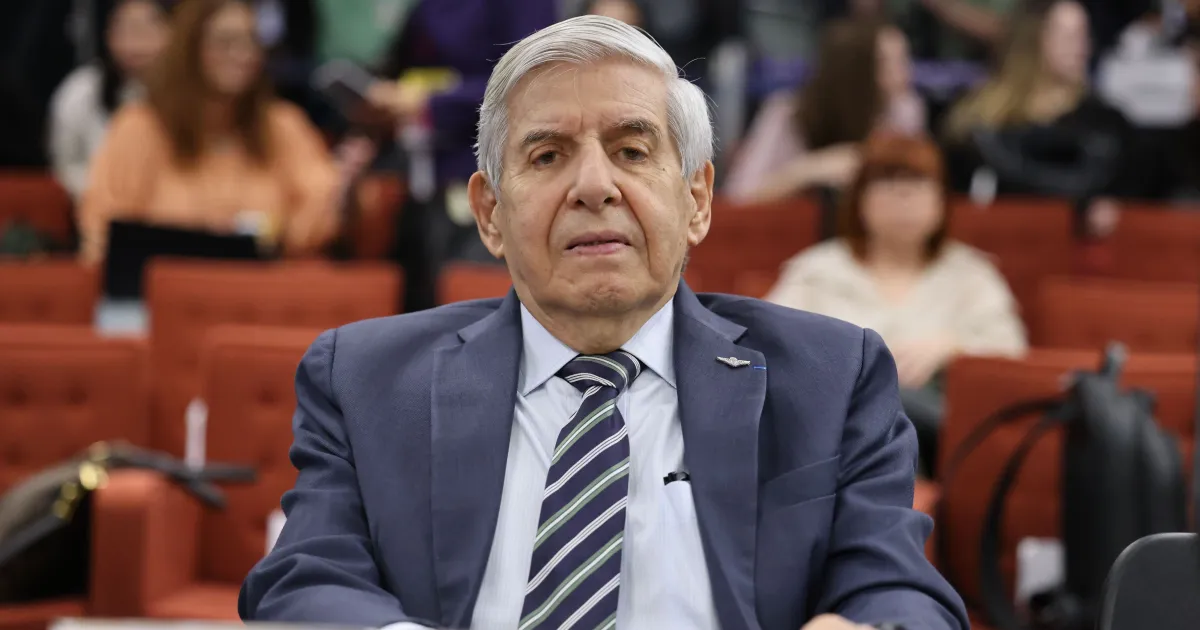 Comissão de Ética da Presidência instaura processo contra Augusto Heleno