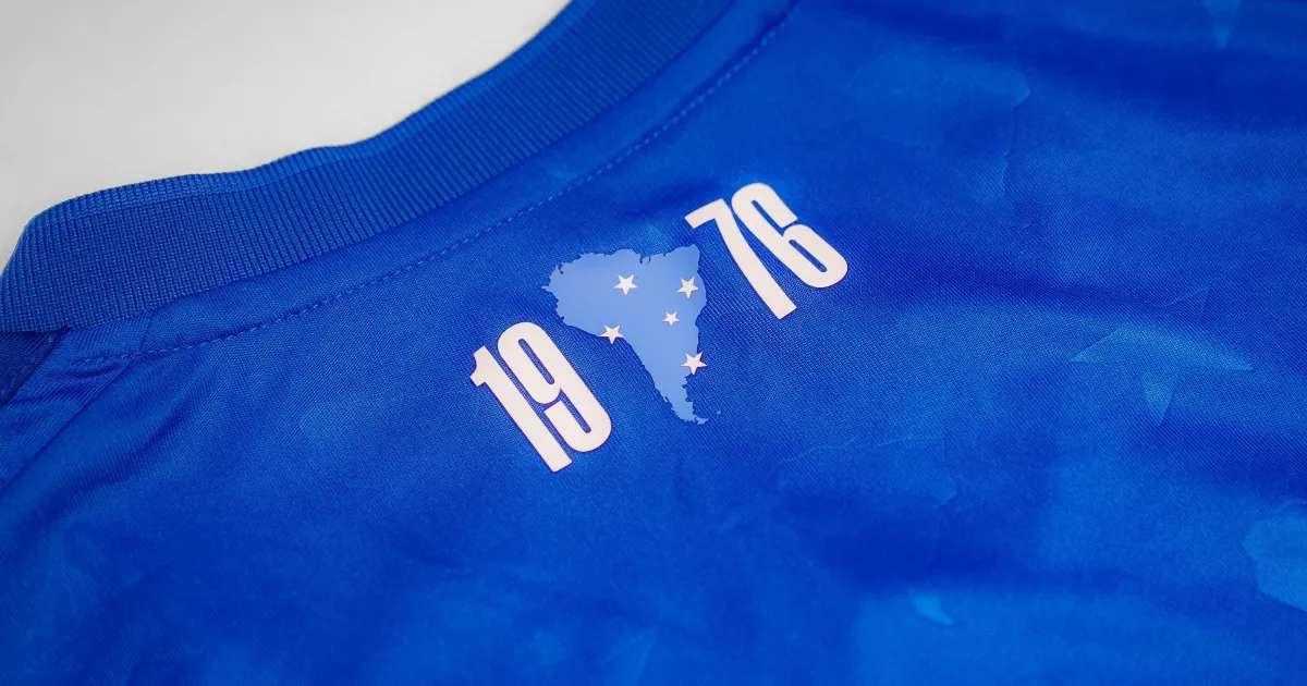 Cruzeiro lança uniforme que celebra conquista da Libertadores em 1976; veja