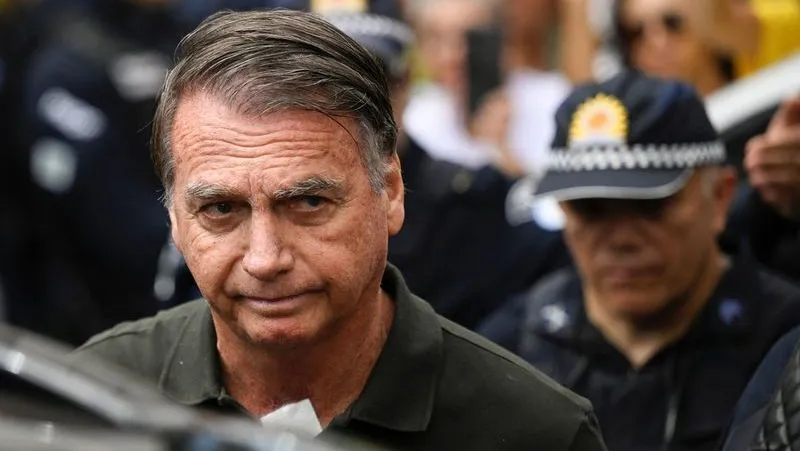 Defesa de Bolsonaro cita queda em novo pedido de prisão domiciliar a Moraes