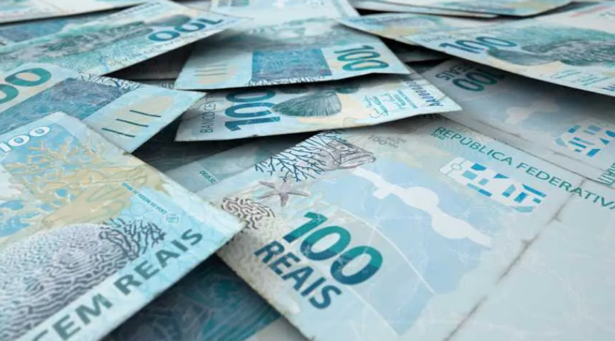 Especialista: Aumento do salário mínimo não é problema, é o que se deriva