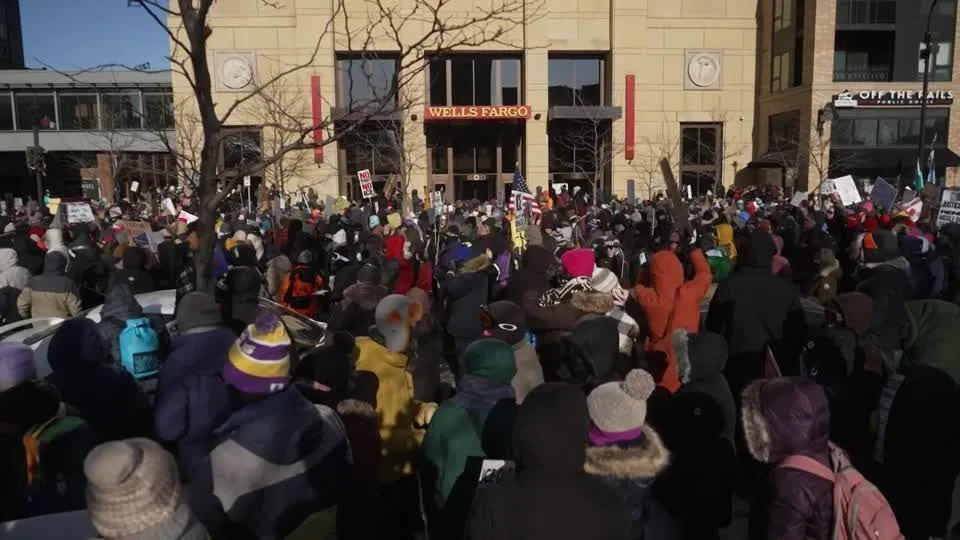 Homem morre em Minneapolis após ser baleado por agentes federais