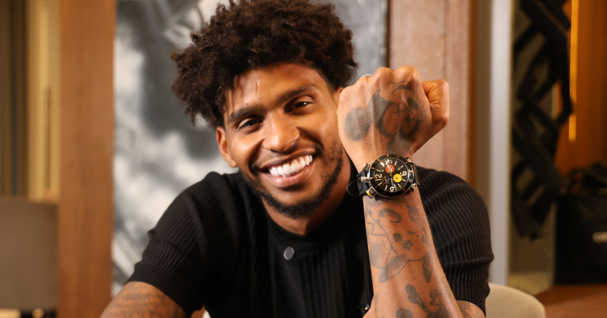 Hugo Souza lança relógio que homenageia torcida do Corinthians; veja valor