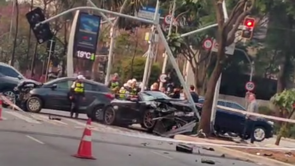Influenciador Gato Preto é indiciado por acidente com Porsche na Faria Lima