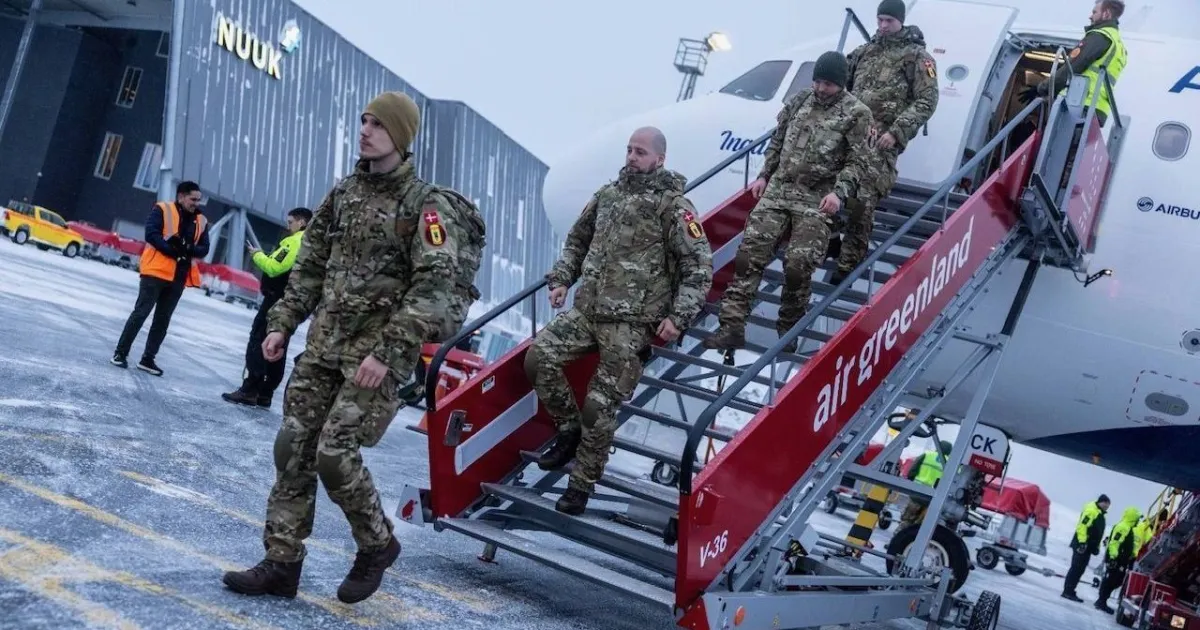 Mais tropas da Dinamarca chegam à Groenlândia; veja fotos