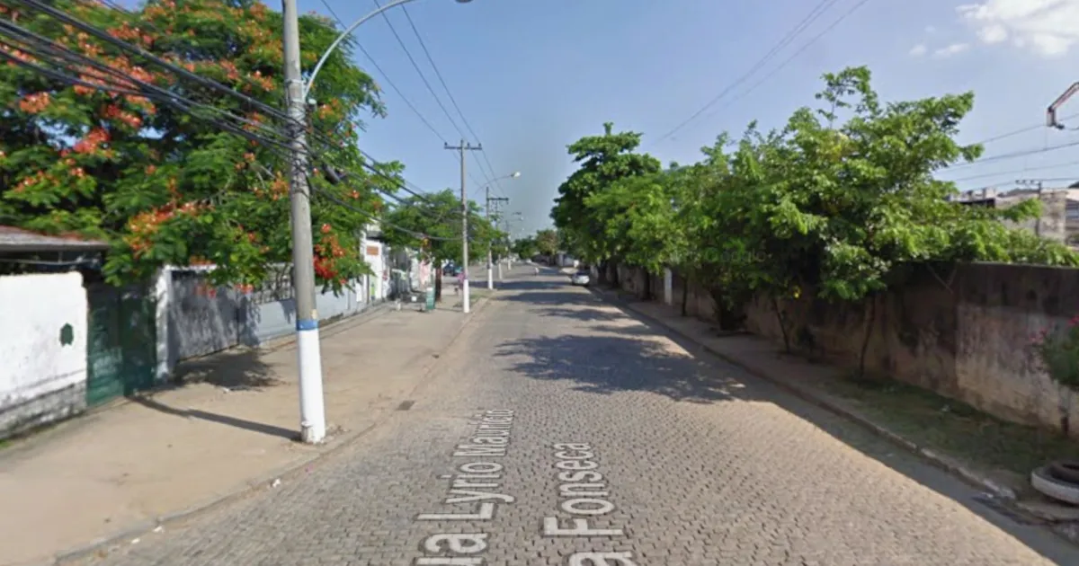 Mulher morre em tiroteio após policial entrar por engano em favela no Rio