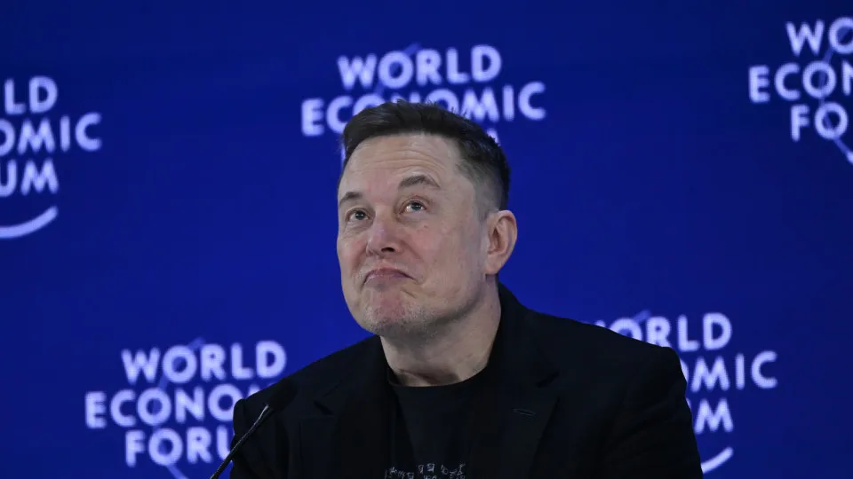 Musk diz que robôs humanoides da Tesla serão lançados em 2027