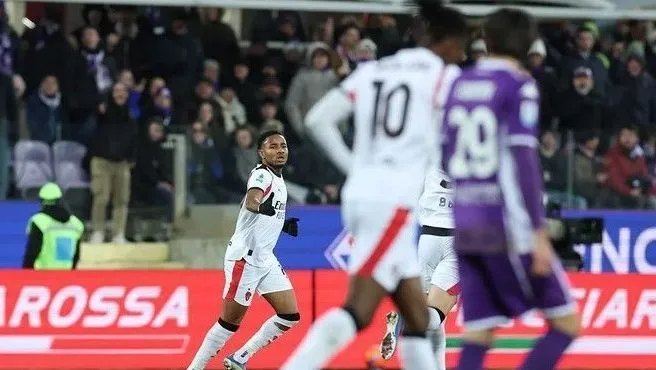 Nkunku marca no fim e Milan empata com a Fiorentina no Campeonato Italiano