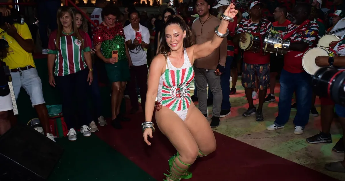 Paolla Oliveira retorna à Grande Rio e é ovacionada pela comunidade