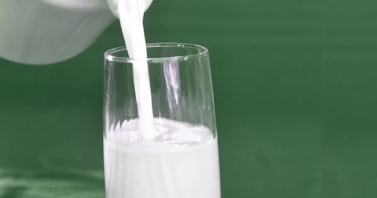 Preço do leite cai 25,79% em 2025 com excesso de oferta e estoques elevados