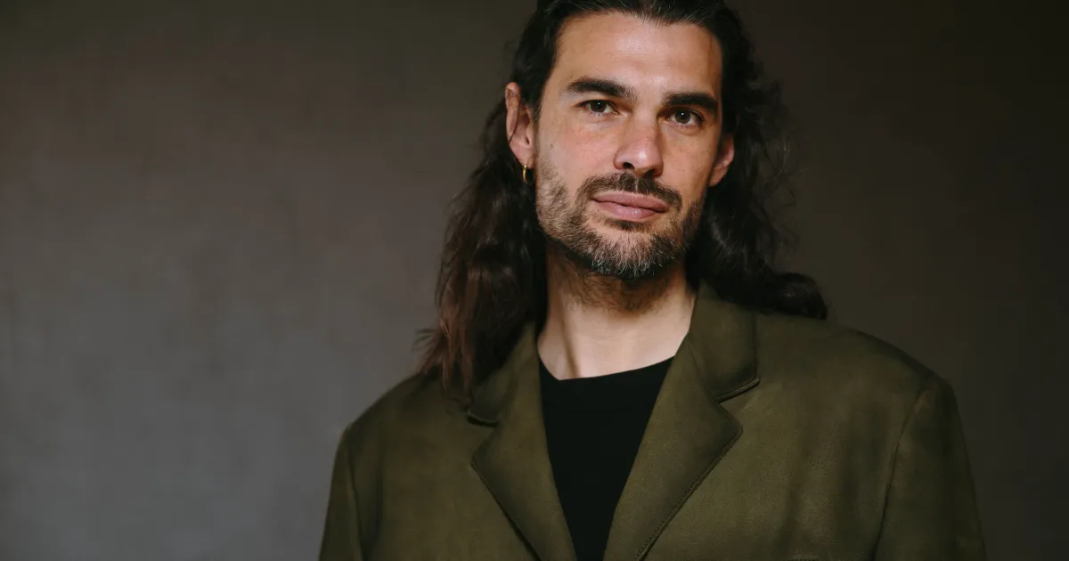 Quem é Oliver Laxe, diretor de Sirât, que criticou brasileiros no Oscar