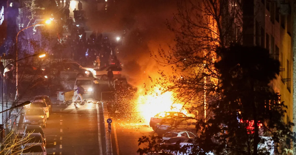 Reino Unido critica Irã pelo "assassinato brutal" de manifestantes