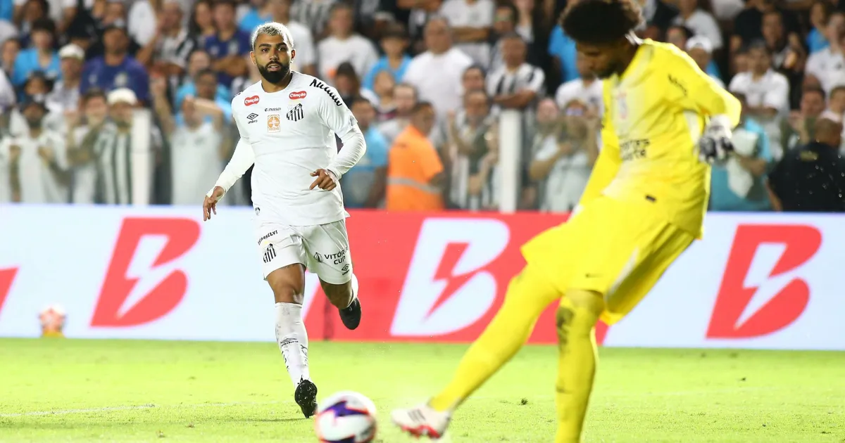 Santos e Corinthians empatam com gol de Gabigol em falha de Hugo