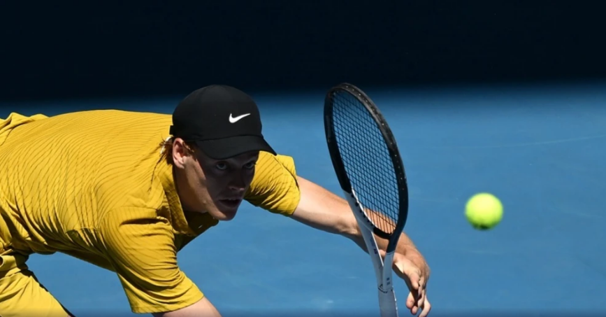 Sinner vence algoz de João Fonseca no Australian Open; Djokovic avança