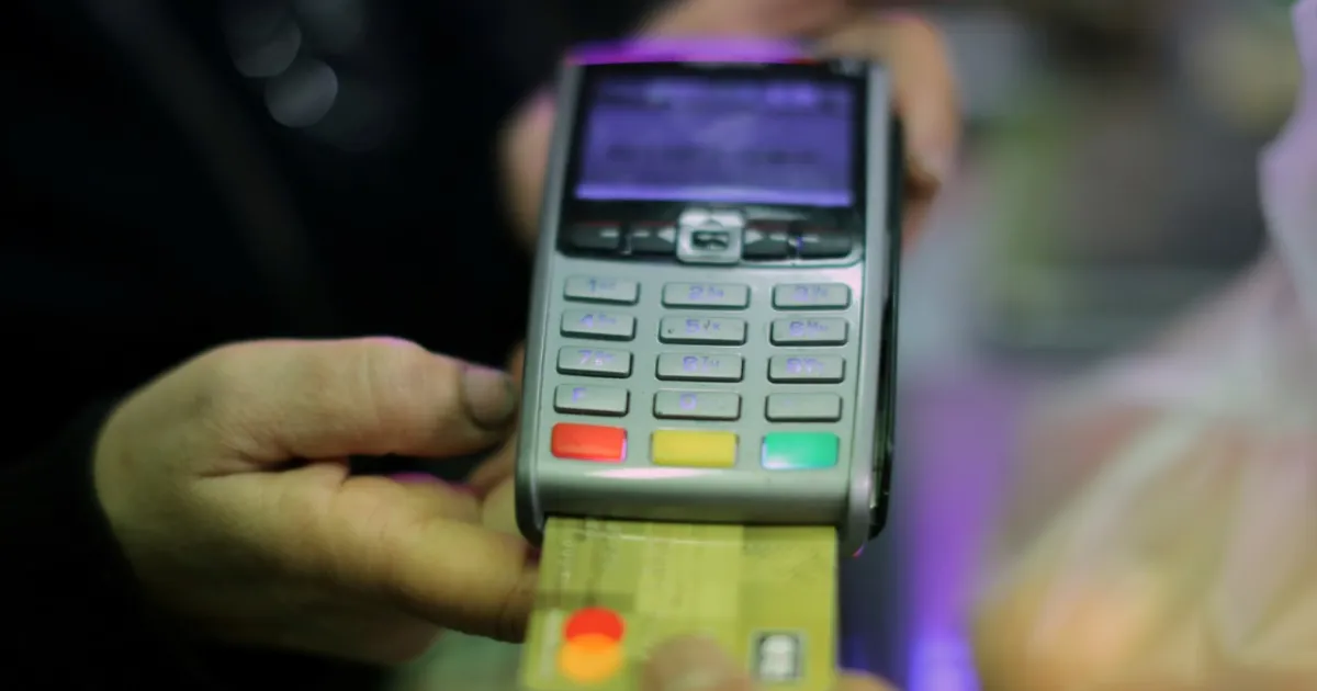 Trump pede limite de 10% nas taxas de juros de cartões de crédito